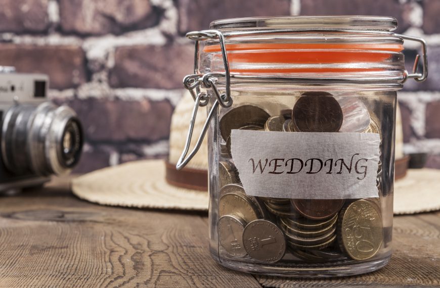 How to Save Money on a Wedding